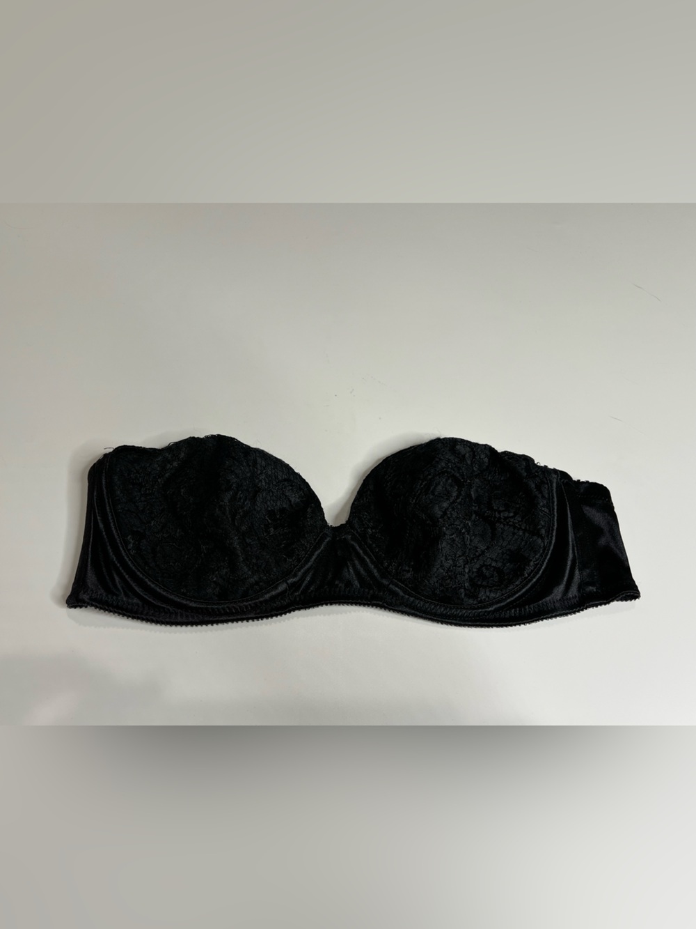 Victoria’s Secret gold label Black Lace Strapless Bra size 36B